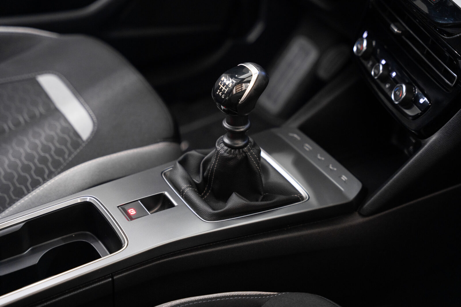 opel-mokka-elegance-1-2t-136cv-cm6-co2-stand-carros-automovel-comprar-pataias-18