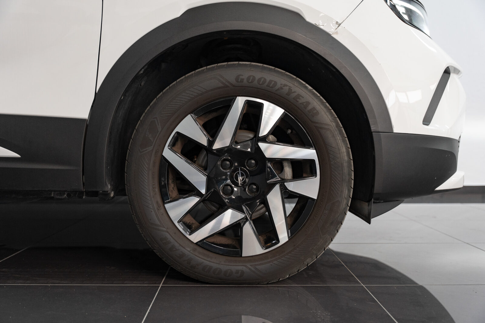 opel-mokka-elegance-1-2t-136cv-cm6-co2-stand-carros-automovel-comprar-pataias-4