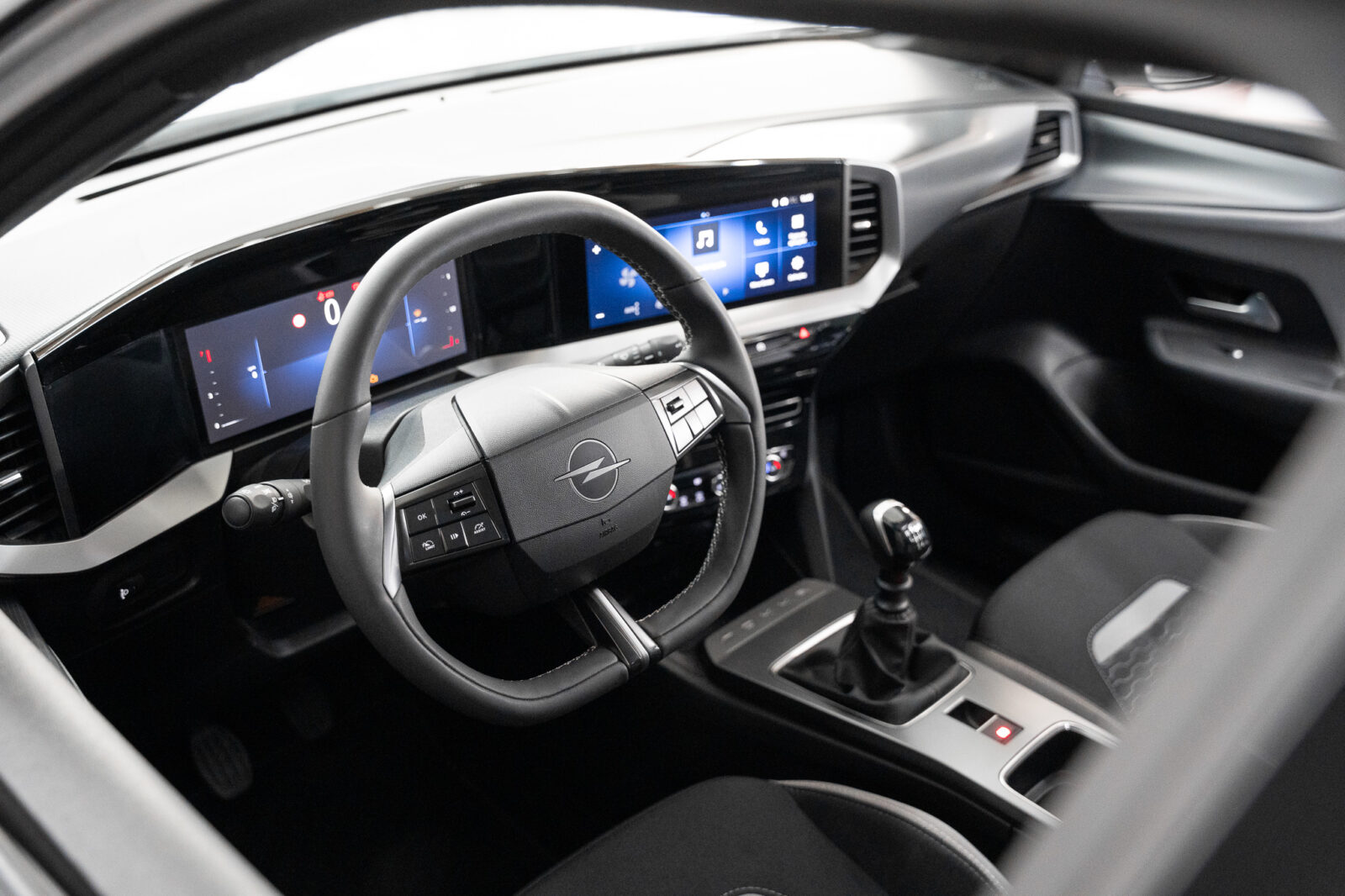 opel-mokka-elegance-1-2t-136cv-cm6-co2-stand-carros-automovel-comprar-pataias-8