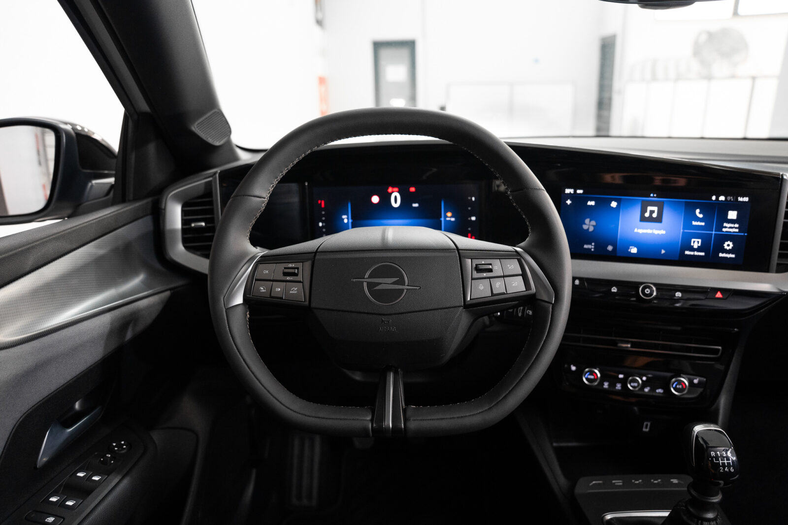 opel-mokka-elegance-1-2t-136cv-cm6-co2-stand-carros-automovel-comprar-pataias-9