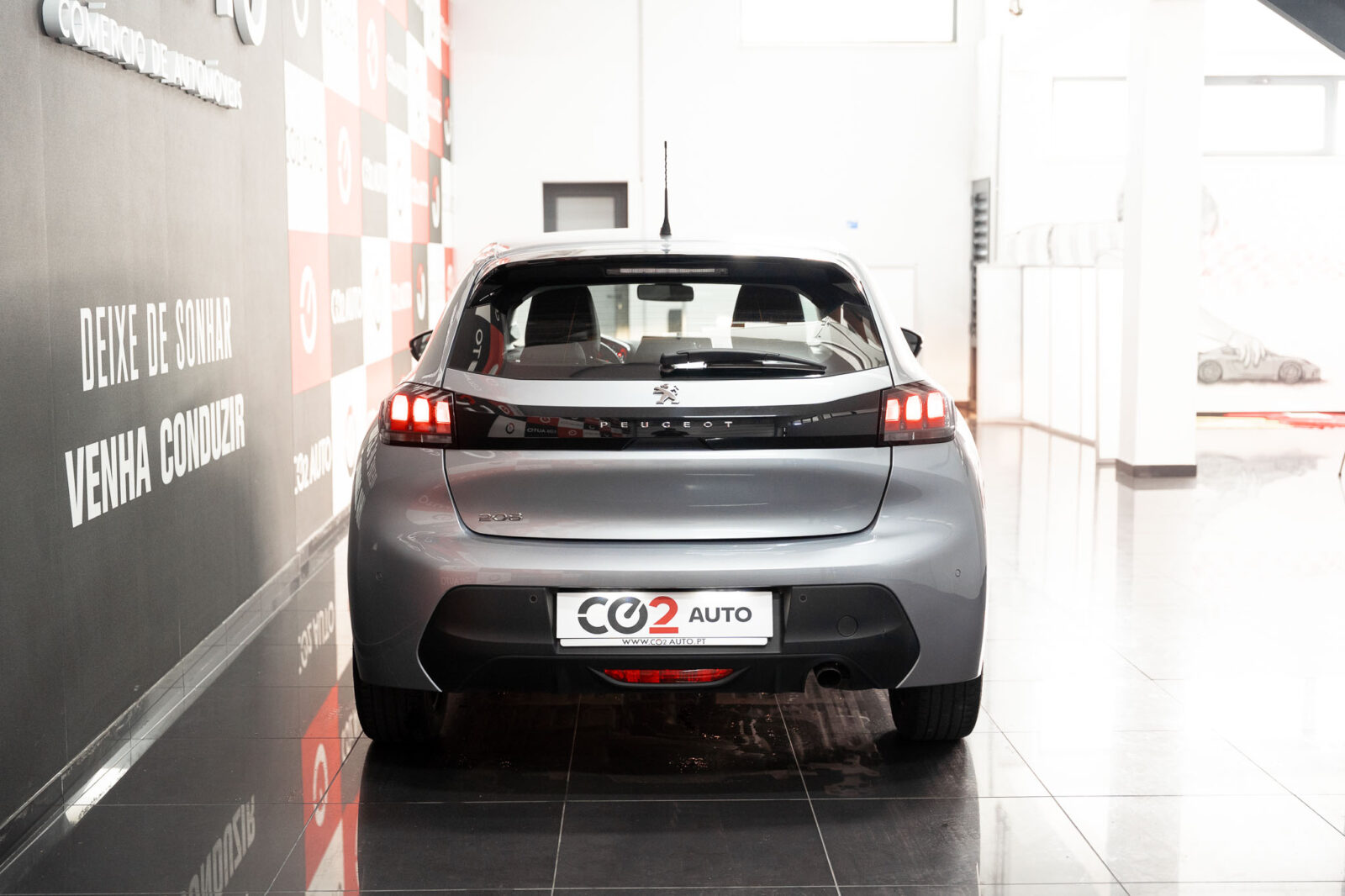 peugeot-208-1.5-bluehdi-100cv-active-stand-carros-automovel-comprar-pataias-45