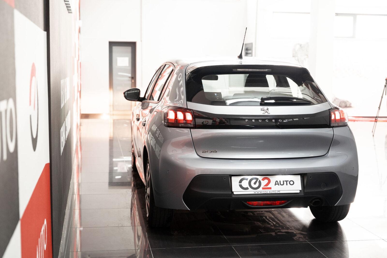 peugeot-208-1.5-bluehdi-100cv-active-stand-carros-automovel-comprar-pataias-46