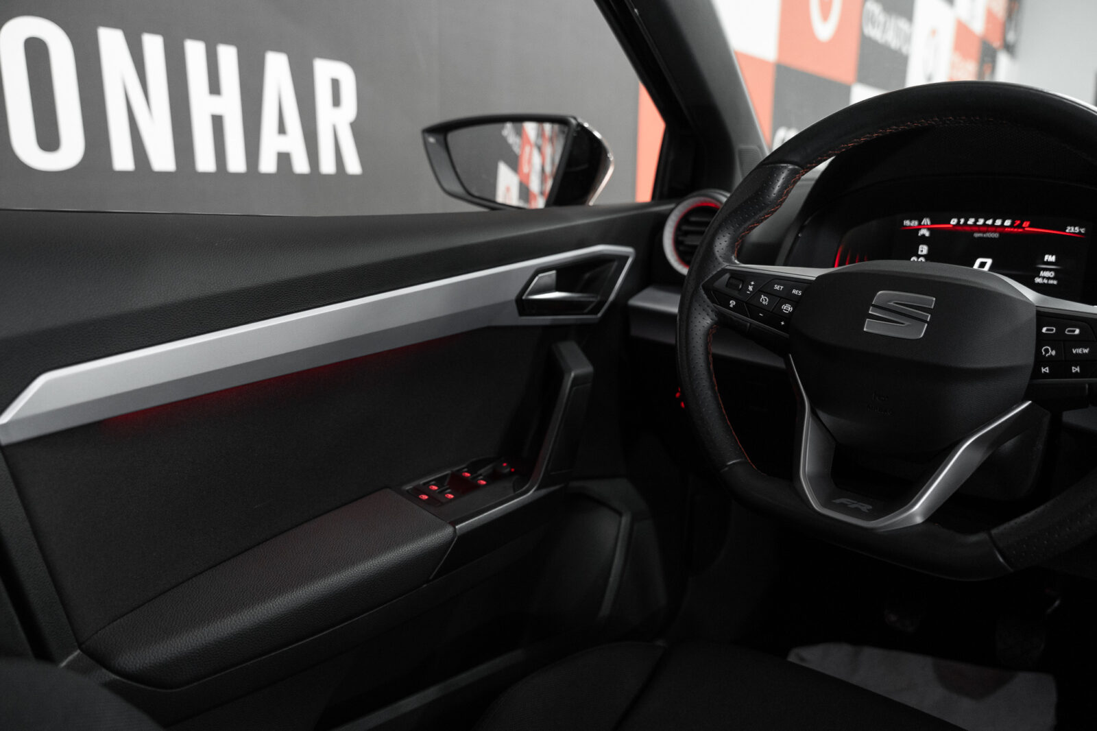 seat-ibiza-fr-co2-stand-carros-automovel-comprar-pataias-preto-17