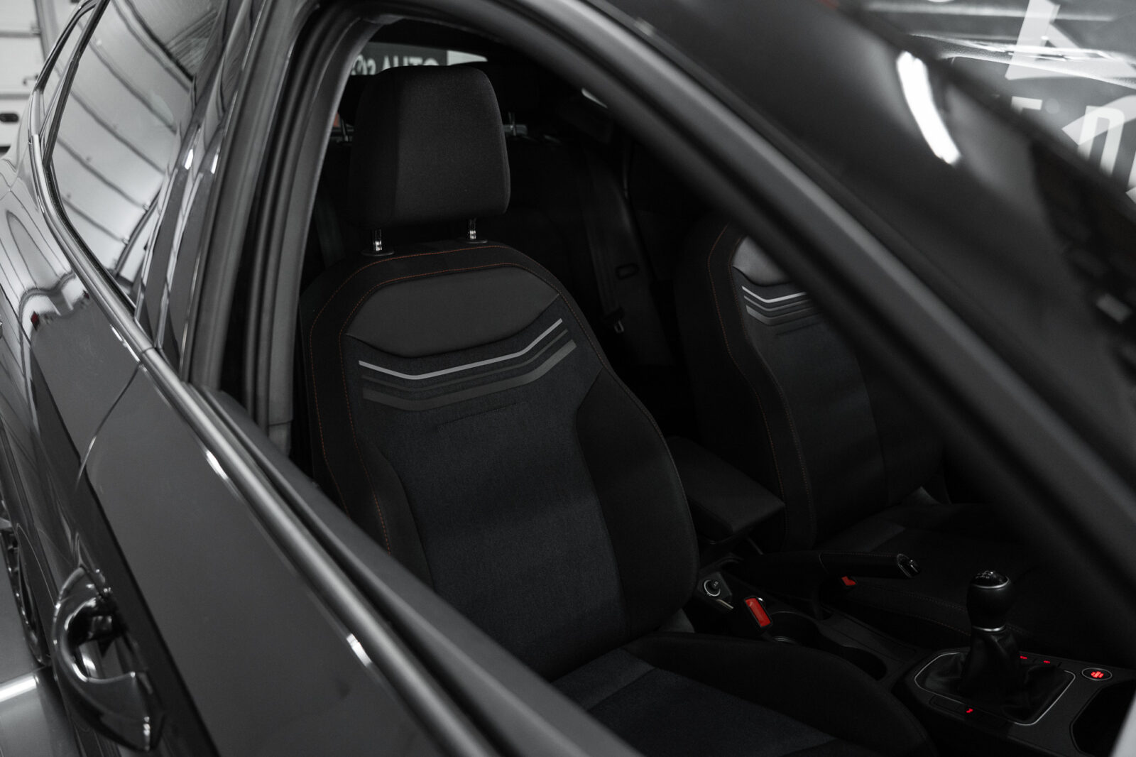 seat-ibiza-fr-co2-stand-carros-automovel-comprar-pataias-preto-19
