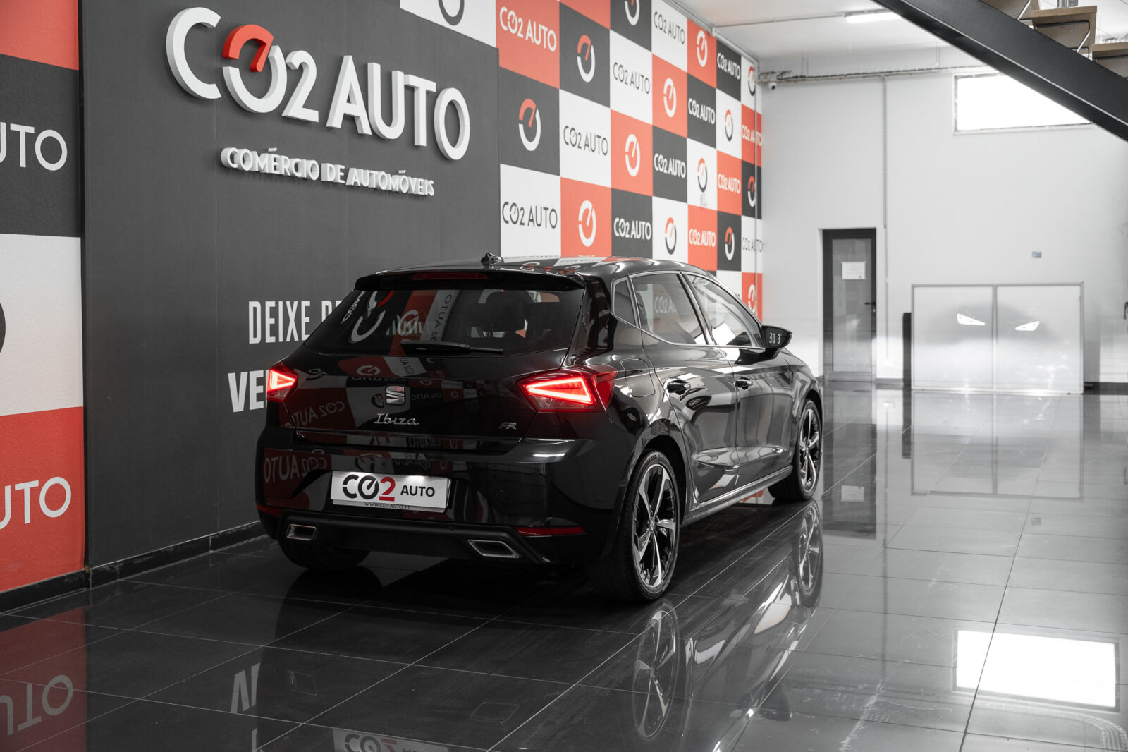 seat-ibiza-fr-co2-stand-carros-automovel-comprar-pataias-preto-6