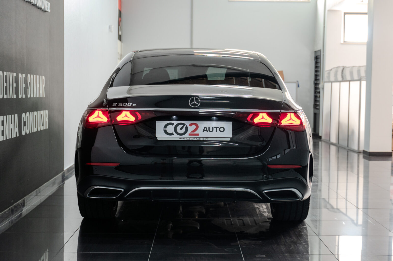 mercedes_e300e-06