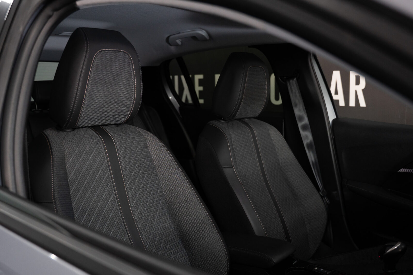 peugeot_208_allure-17
