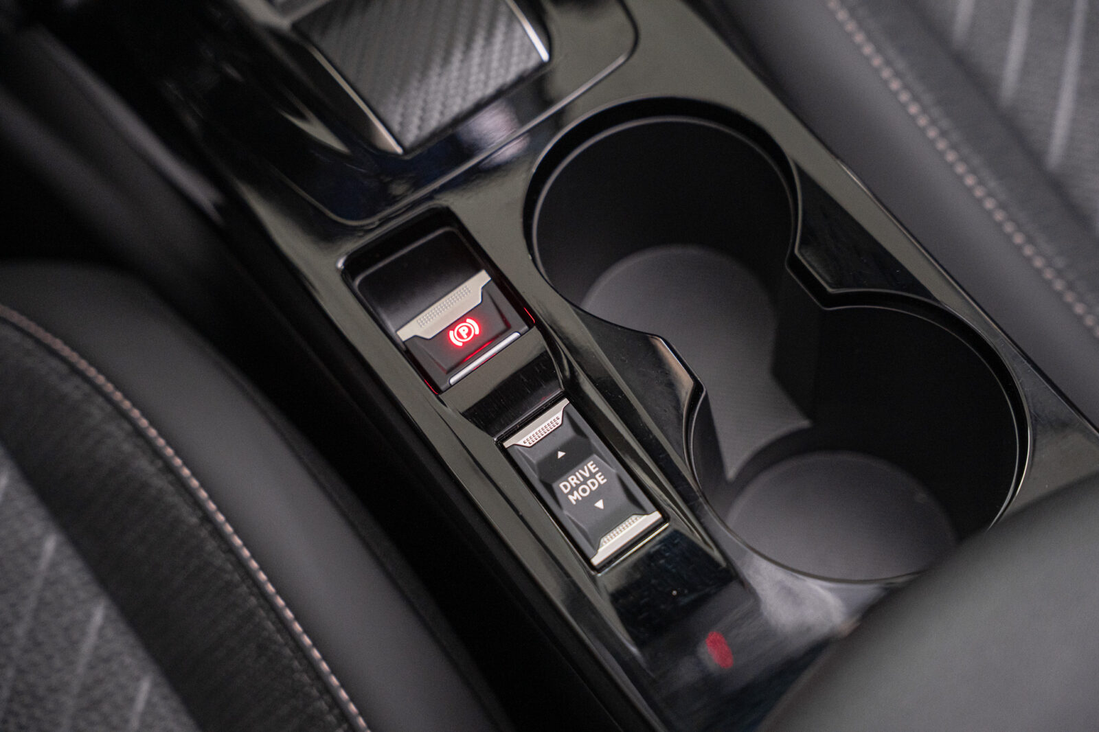 peugeot-e-208-allure-50kwh-electrico-136cv-2025-usado-comprar-stand-co2-auto-pataias-16