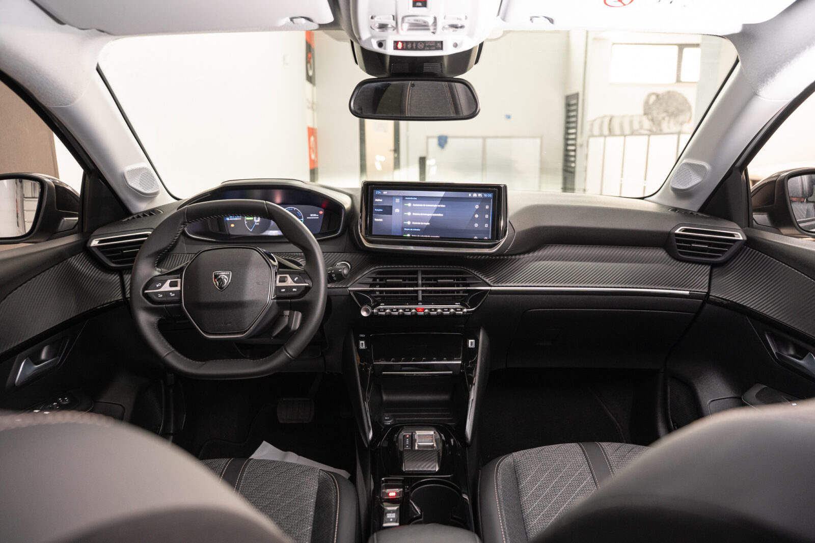 peugeot-e-208-allure-50kwh-electrico-136cv-2025-usado-comprar-stand-co2-auto-pataias-19