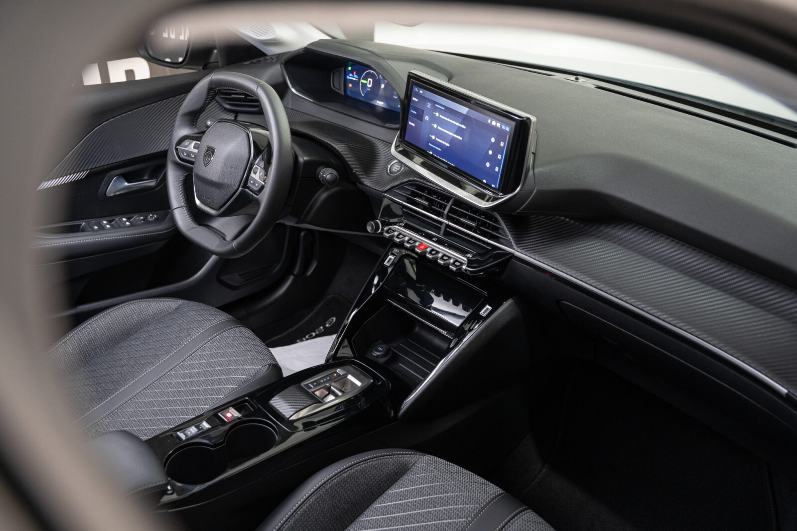 peugeot-e-208-allure-50kwh-electrico-136cv-2025-usado-comprar-stand-co2-auto-pataias-21