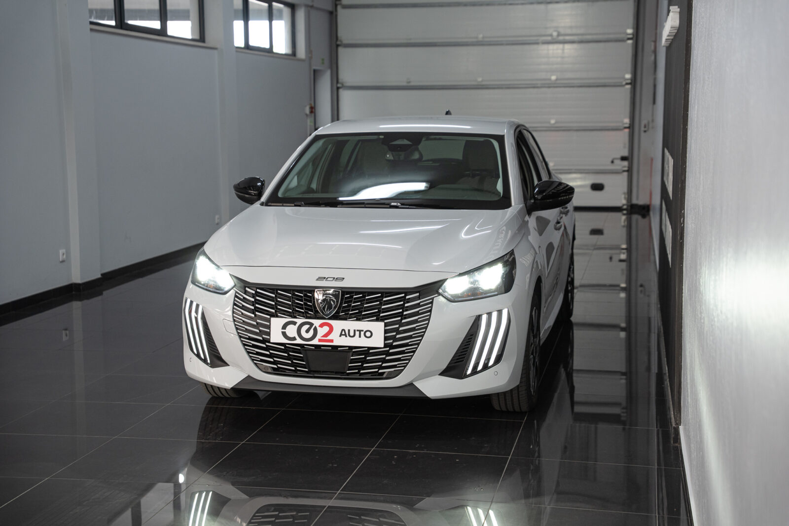 peugeot-e-208-allure-50kwh-electrico-136cv-2025-usado-comprar-stand-co2-auto-pataias-3