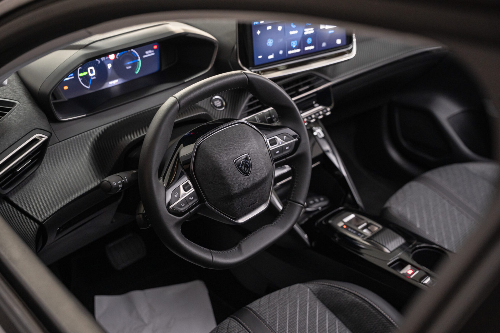 peugeot-e-208-allure-50kwh-electrico-136cv-2025-usado-comprar-stand-co2-auto-pataias-8